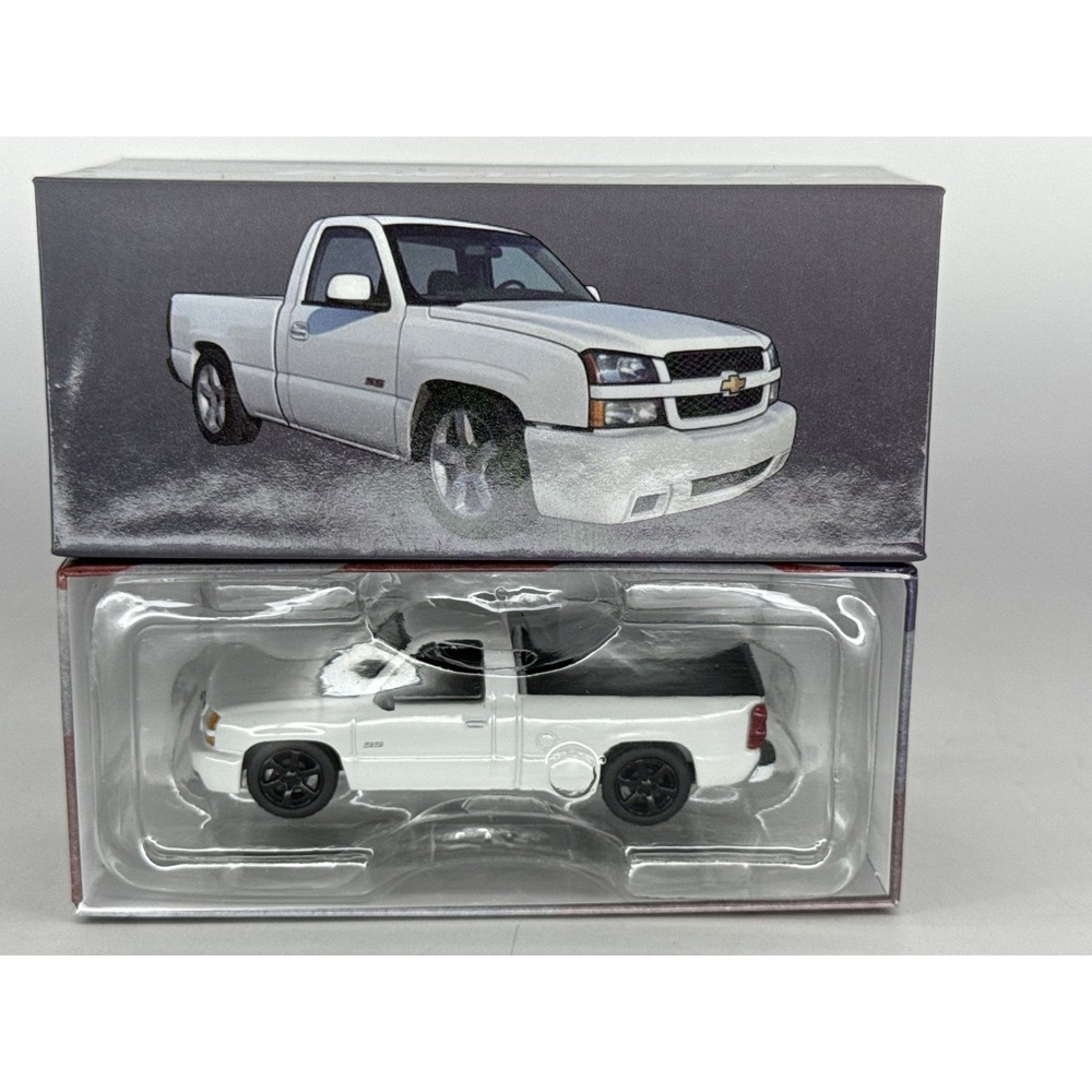 PARA64 Chevrolet Silverado Diecast Model 1:64 White Replica Limited Edition Cab
